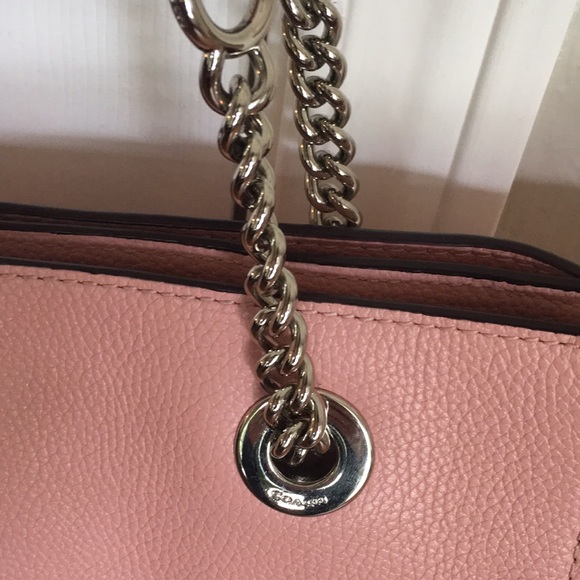 Women’s Coach Pebbled  leather tote . Silver tone  chain link handle. - Picture 10 of 16